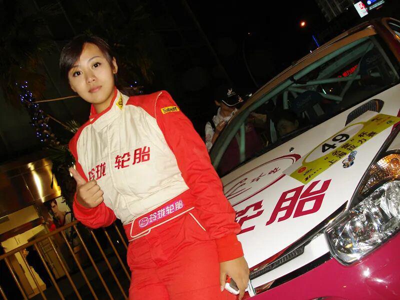 开云体育登录-中国第一代女赛车手，40岁决定去开网约车